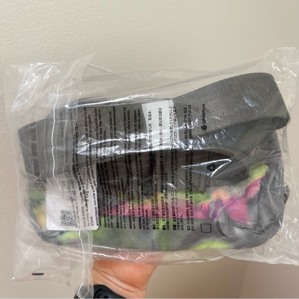 NWT Hyper Dye Lululemon Everywhere Belt bag 1L original size Tie Die Rover - Picture 9 of 10